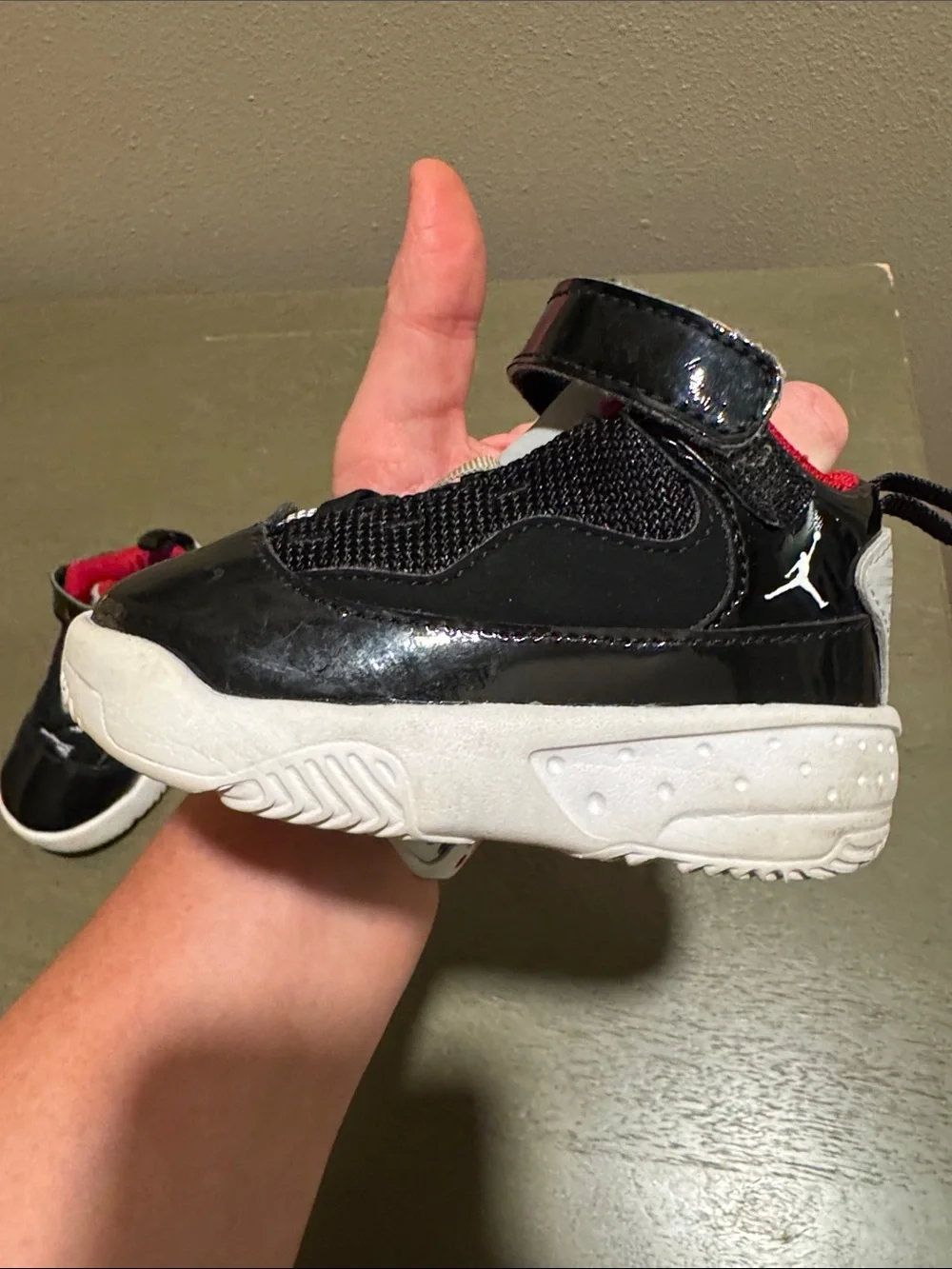 Jordan Kids Black and White Sneakers with Red Jumpman size 5C